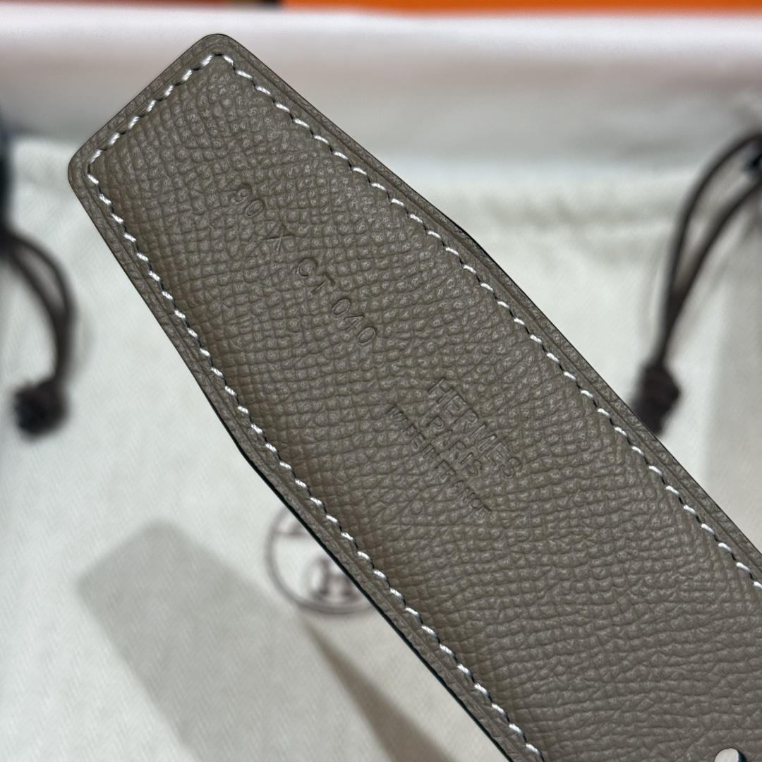 H家Quizz Ferme-Tout双面皮腰带 - エレガントなデザインと高級素材