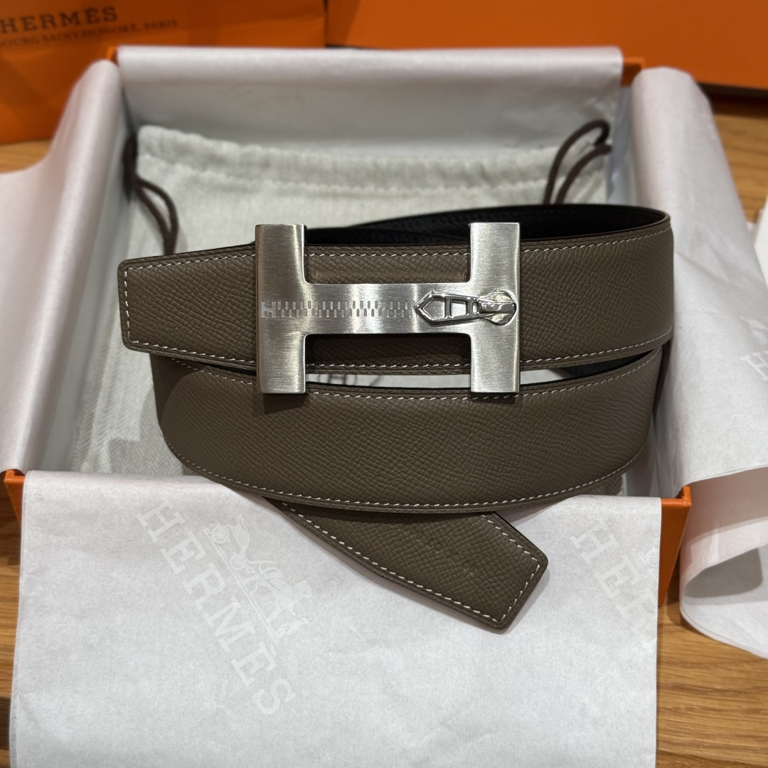 H家Quizz Ferme-Tout双面皮腰带 - エレガントなデザインと高級素材