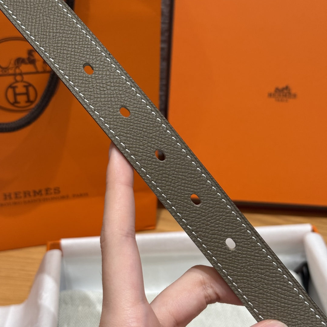 H家新款双面牛皮レディースベルト - 柔らかい素材と洗練されたデザイン