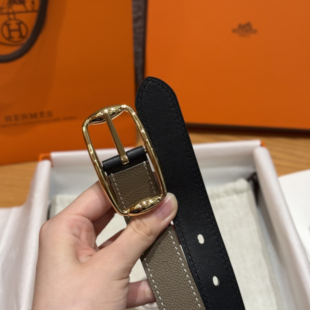 H家新款双面牛皮レディースベルト - 柔らかい素材と洗練されたデザイン