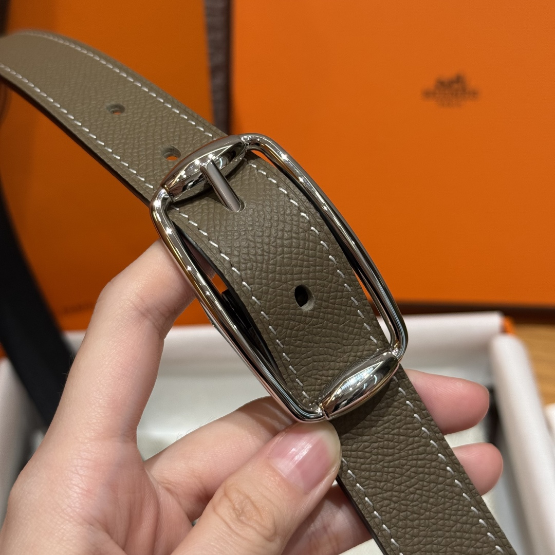 H家新款女士双面腰带 - 輝くスタイルを演出する柔らかな牛皮革