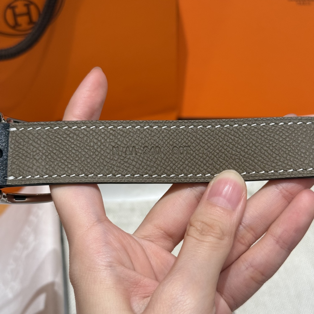 H家新款女士双面腰带 - 輝くスタイルを演出する柔らかな牛皮革