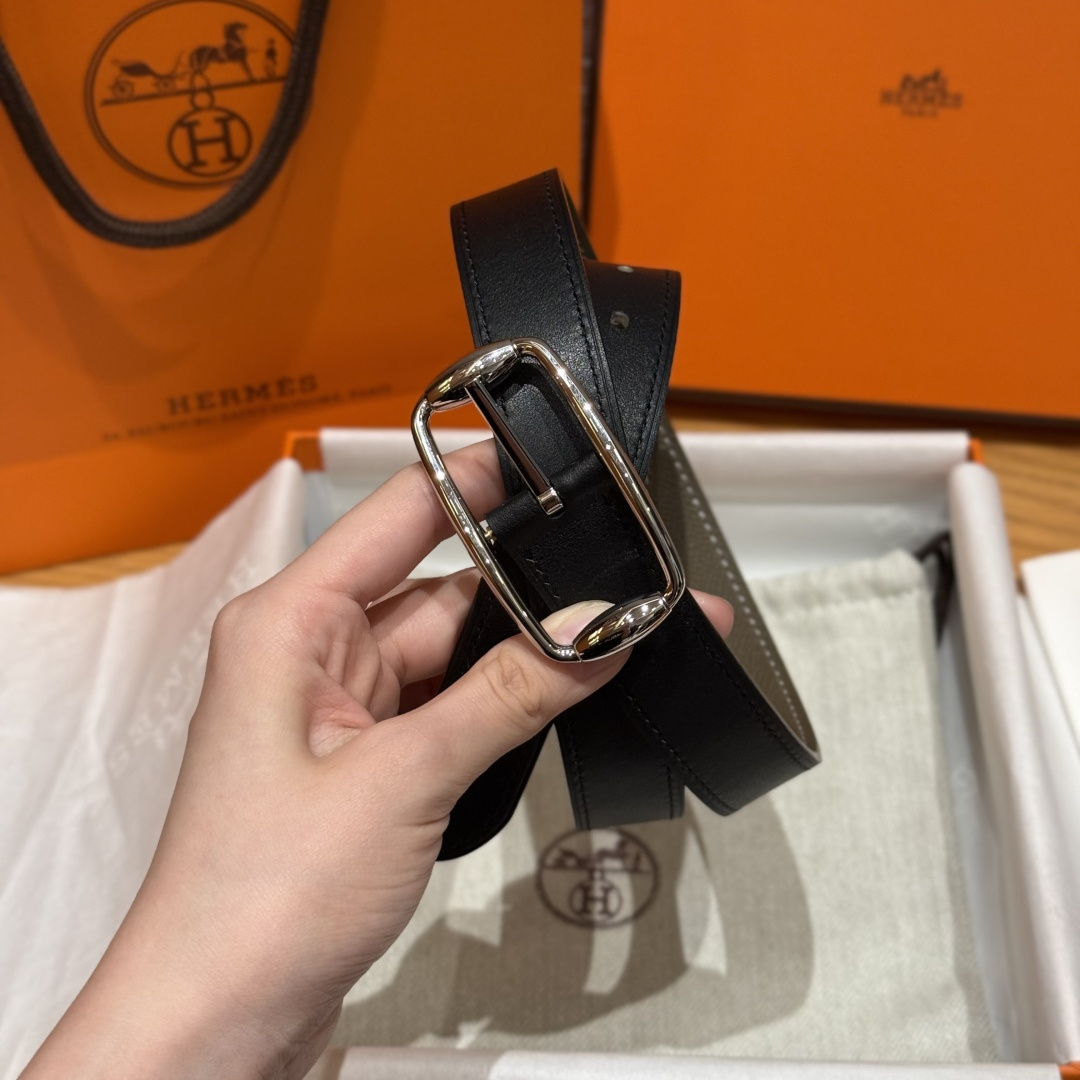 H家新款女士双面腰带 - 輝くスタイルを演出する柔らかな牛皮革