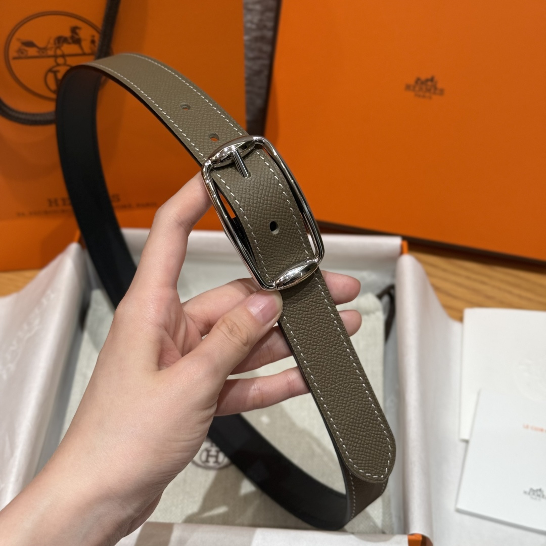 H家新款女士双面腰带 - 輝くスタイルを演出する柔らかな牛皮革