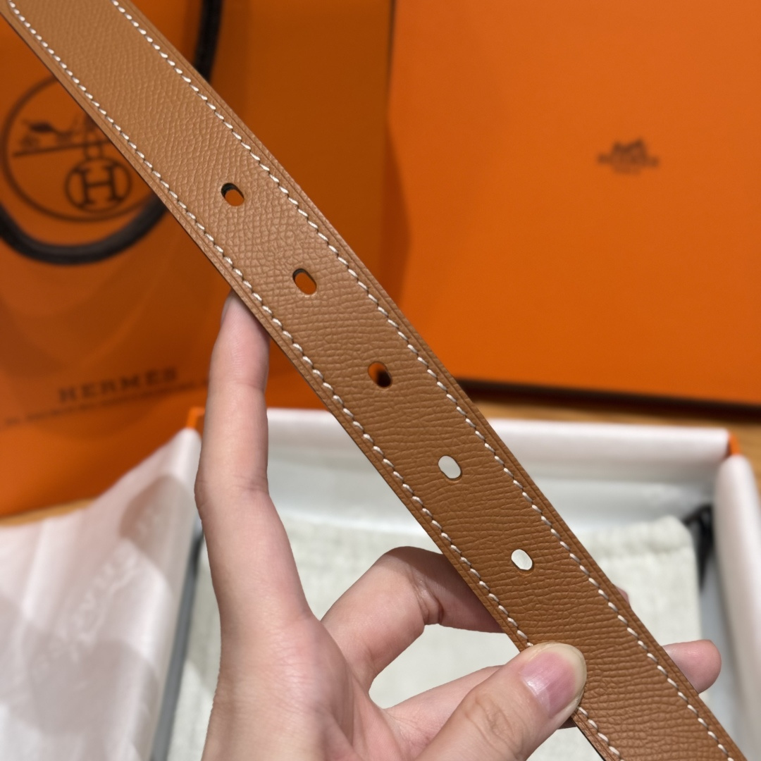 H家新款女士双面腰带 - 柔らかな牛皮革と洗練されたデザイン