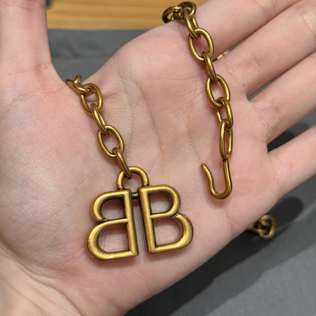 Balenciaga Monaco Chain Belt in Aged Gold Brass, 120cm Length - Spring 2025 5 cmp i1749099717032 3799 0 4