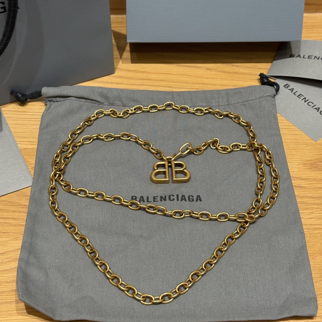 Balenciaga Monaco Chain Belt in Aged Gold Brass, 120cm Length - Spring 2025 4 cmp i1749099717033 6879 0 3