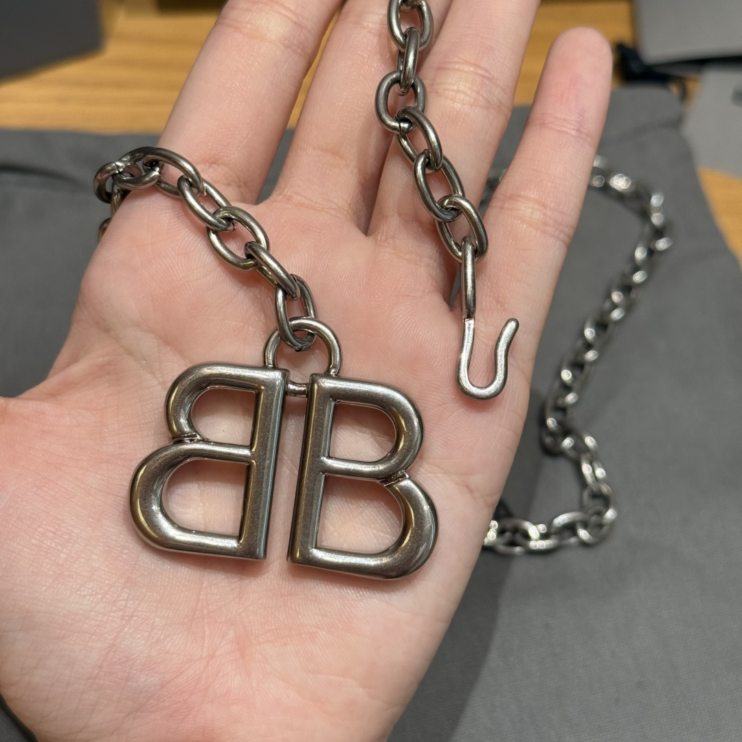 Balenciaga Monaco Chain Belt in Aged Gold Brass, Spring 2025 Collection 3 cmp i1749099753575 6003 0 2