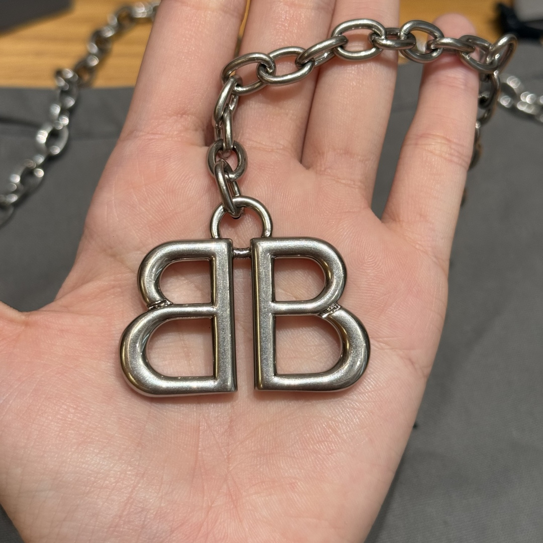 Balenciaga Monaco Chain Belt in Aged Gold Brass, Spring 2025 Collection 2 cmp i1749099753580 3583 0 1