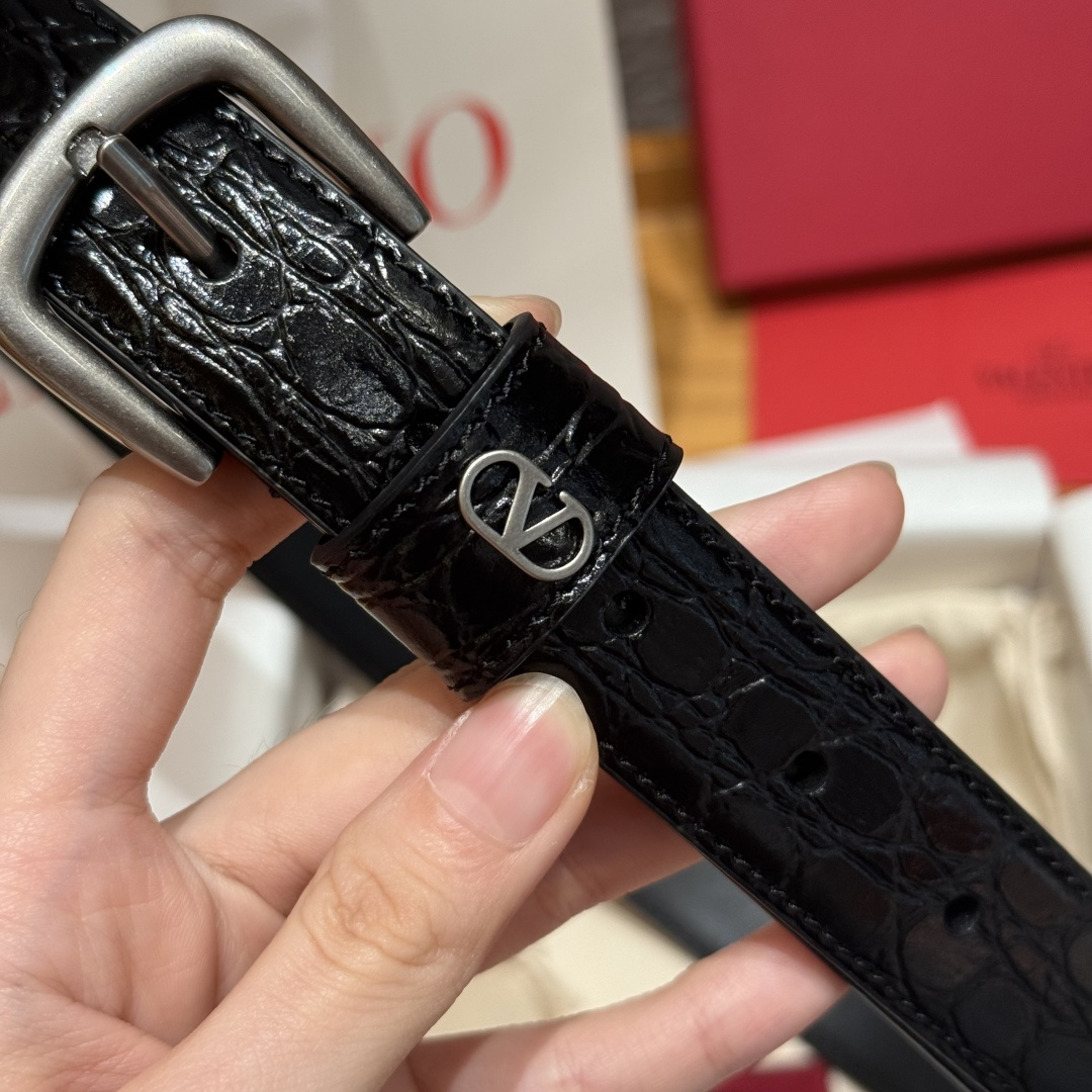 -华伦天奴新款腰带 针扣头层牛皮 纯钢五金扣 2.5cm-莆田鞋,莆田鞋货源,高仿鞋,高仿鞋货源,安福档口,莆田高仿鞋,莆田鞋批发,高仿鞋批发,莆田高仿运动鞋,高仿运动鞋,莆田运动鞋 -华伦天奴新款腰带 针扣头层牛皮 纯钢五金扣 2.5cm