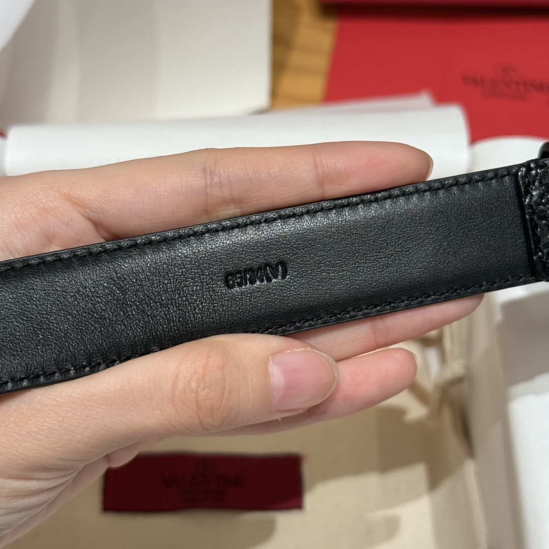 -华伦天奴新款腰带 针扣头层牛皮 纯钢五金扣 2.5cm-莆田鞋,莆田鞋货源,高仿鞋,高仿鞋货源,安福档口,莆田高仿鞋,莆田鞋批发,高仿鞋批发,莆田高仿运动鞋,高仿运动鞋,莆田运动鞋 -华伦天奴新款腰带 针扣头层牛皮 纯钢五金扣 2.5cm