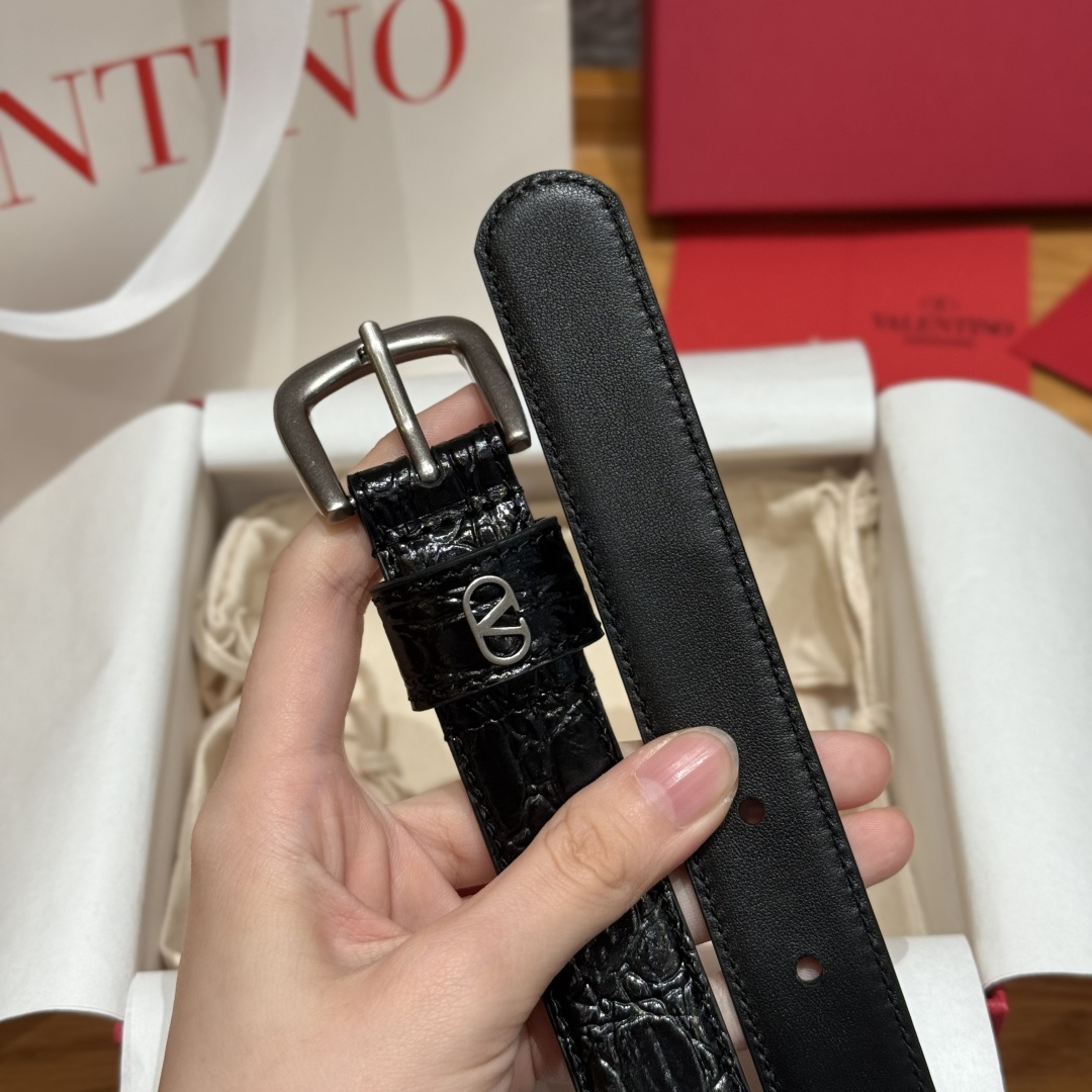 -华伦天奴新款腰带 针扣头层牛皮 纯钢五金扣 2.5cm-莆田鞋,莆田鞋货源,高仿鞋,高仿鞋货源,安福档口,莆田高仿鞋,莆田鞋批发,高仿鞋批发,莆田高仿运动鞋,高仿运动鞋,莆田运动鞋 -华伦天奴新款腰带 针扣头层牛皮 纯钢五金扣 2.5cm