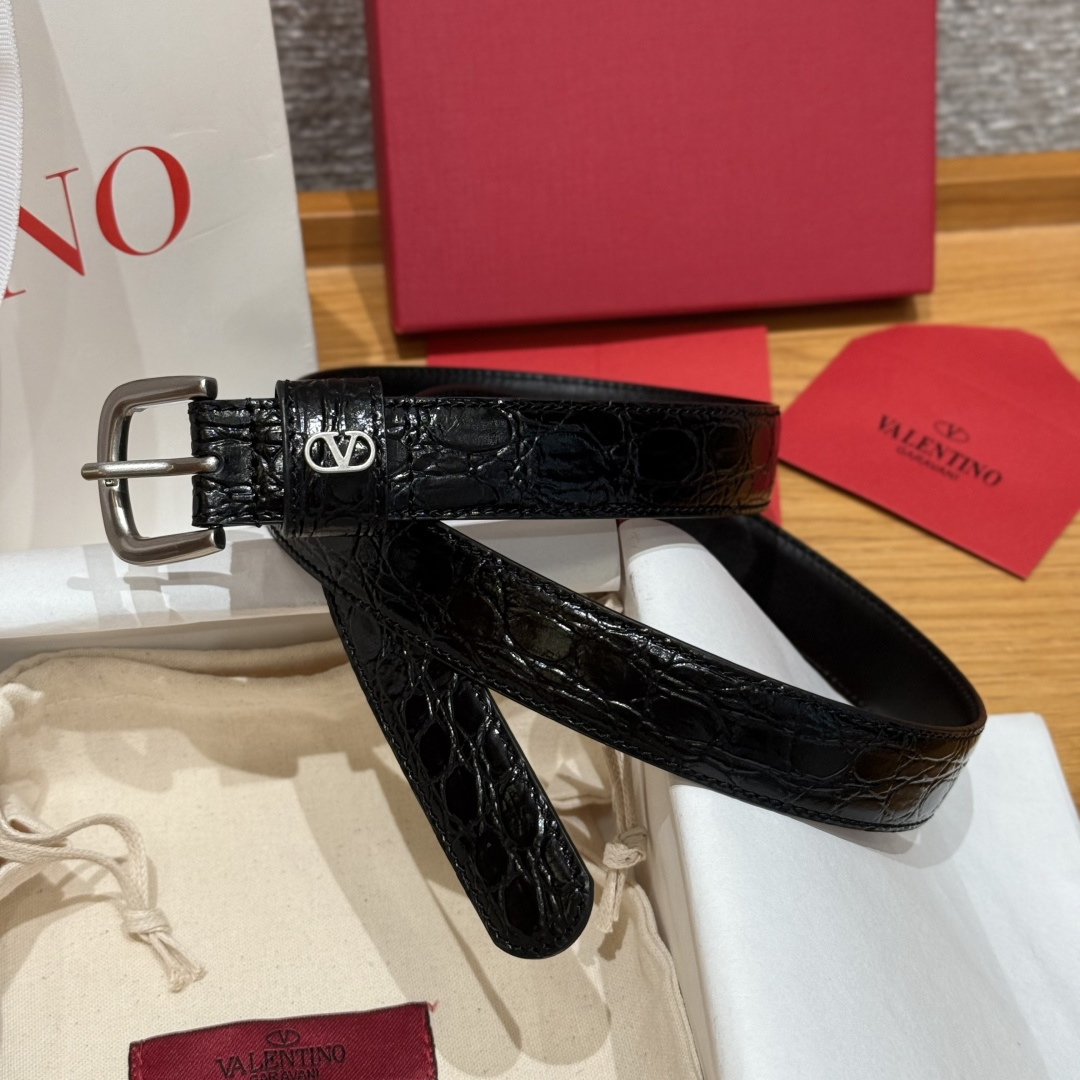 -华伦天奴新款腰带 针扣头层牛皮 纯钢五金扣 2.5cm-莆田鞋,莆田鞋货源,高仿鞋,高仿鞋货源,安福档口,莆田高仿鞋,莆田鞋批发,高仿鞋批发,莆田高仿运动鞋,高仿运动鞋,莆田运动鞋 -华伦天奴新款腰带 针扣头层牛皮 纯钢五金扣 2.5cm