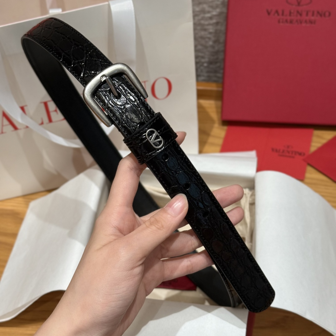 -华伦天奴新款腰带 针扣头层牛皮 纯钢五金扣 2.5cm-莆田鞋,莆田鞋货源,高仿鞋,高仿鞋货源,安福档口,莆田高仿鞋,莆田鞋批发,高仿鞋批发,莆田高仿运动鞋,高仿运动鞋,莆田运动鞋 -华伦天奴新款腰带 针扣头层牛皮 纯钢五金扣 2.5cm