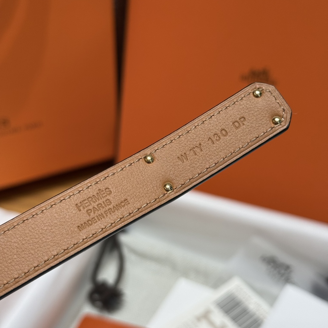 Hermès Kelly Belt: Hunter Leather with Palladium-Plated Buckle - Adjustable Fit 9 cmp i1751952620232 3873 0 7