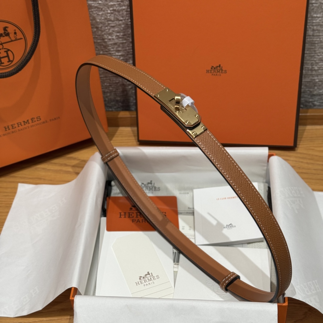 Hermès Women's Kelly Belt in Hunter Leather with Palladium-Plated Buckle 5 cmp i1751953905626 841 0 3