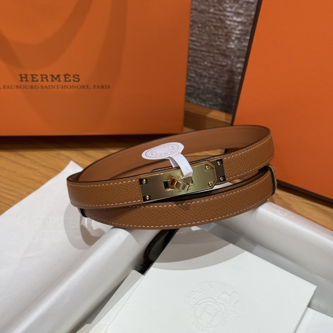Hermès Women's Kelly Belt in Hunter Leather with Palladium-Plated Buckle 4 cmp i1751953906264 1180 0 2