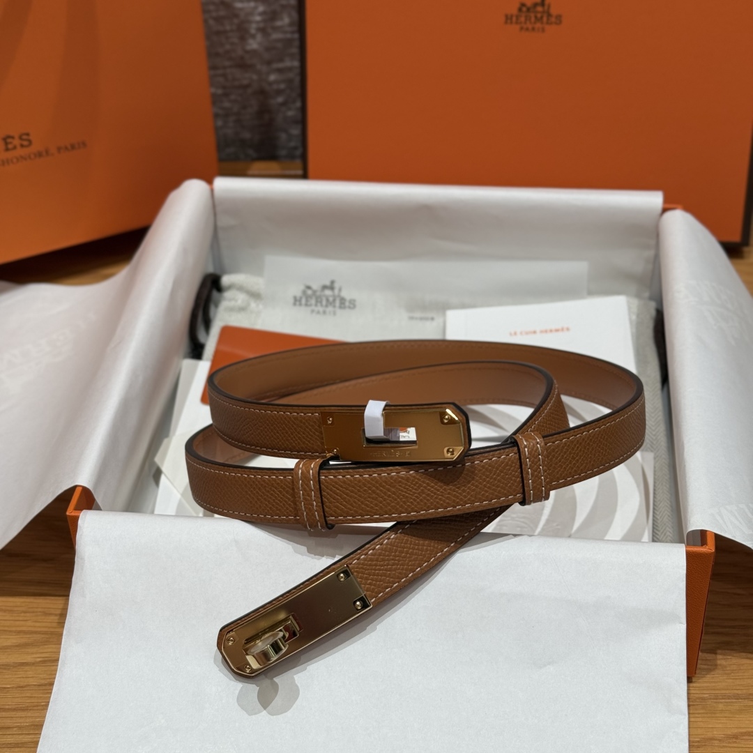 Hermès Women's Kelly Belt in Hunter Leather with Palladium-Plated Buckle 2 cmp i1751953906264 3249 0 0