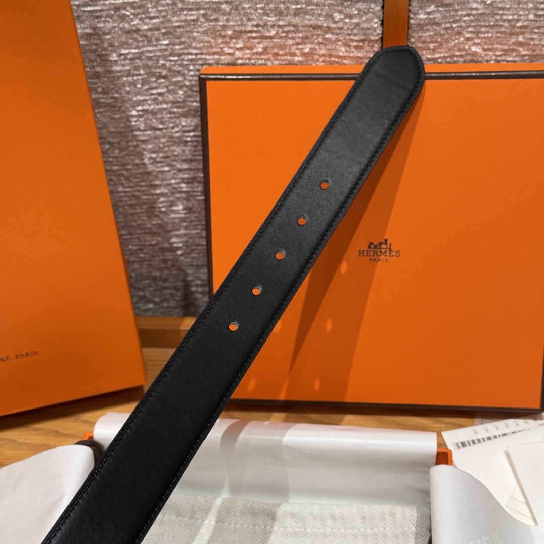 Hermes Men's Reversible Leather Belt with Gold Buckle - Black & Tan, 35mm 8 cmp i1752207644154 2418 0 6