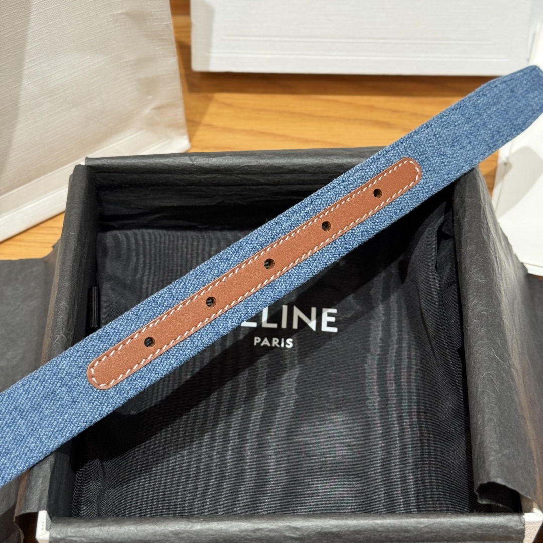 -凯旋门新款牛仔腰带
超火的凯旋门腰带2.5精品，顶级进口牛皮制作，牛皮搭配牛仔，搭配复古金扣，手感柔软