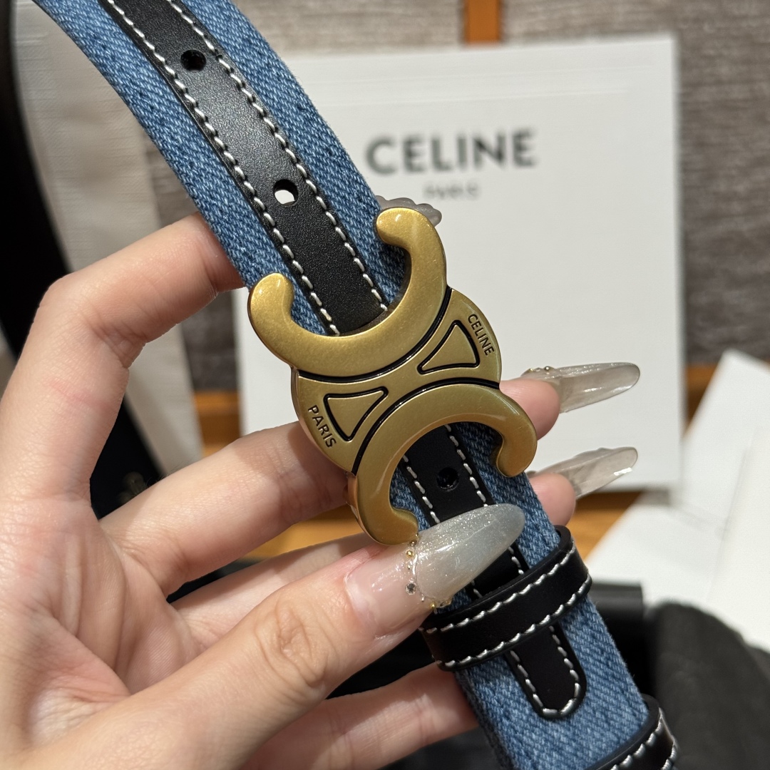 -凯旋门新款牛仔腰带
超火的凯旋门腰带2.5精品，顶级进口牛皮制作，牛皮搭配牛仔，搭配复古金扣，手感柔软