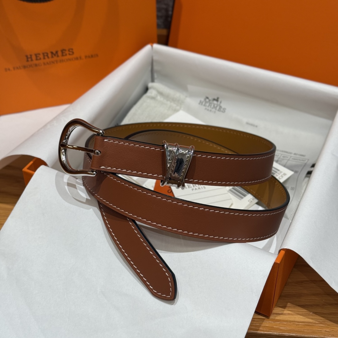 Hermes Ecuyere 24 Belt in Swift Calfskin with Silver Buckle - Elegant & Versatile 2 cmp i1754109559032 915 0 0