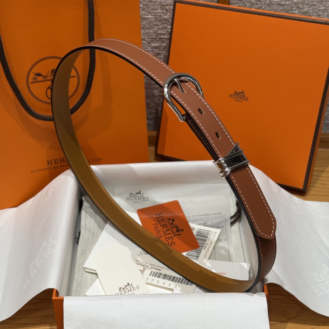 Hermes Ecuyere 24 Belt in Swift Calfskin with Silver Buckle - Elegant & Versatile 4 cmp i1754109561209 782 0 6