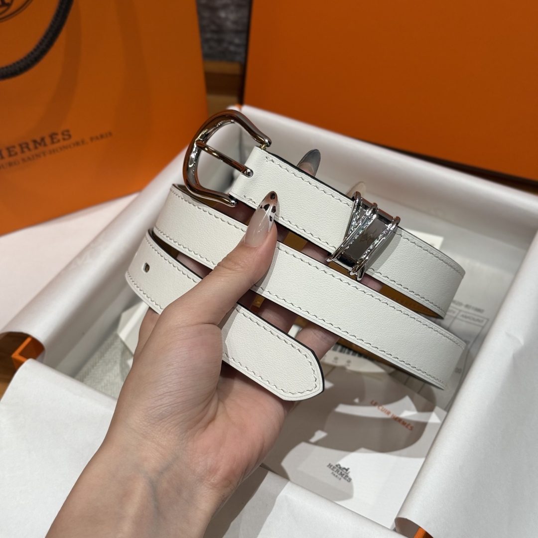 Hermes Ecuyere 24 White Swift Calfskin Leather Belt with Silver Buckle 2 cmp i1754109651959 1327 0 1