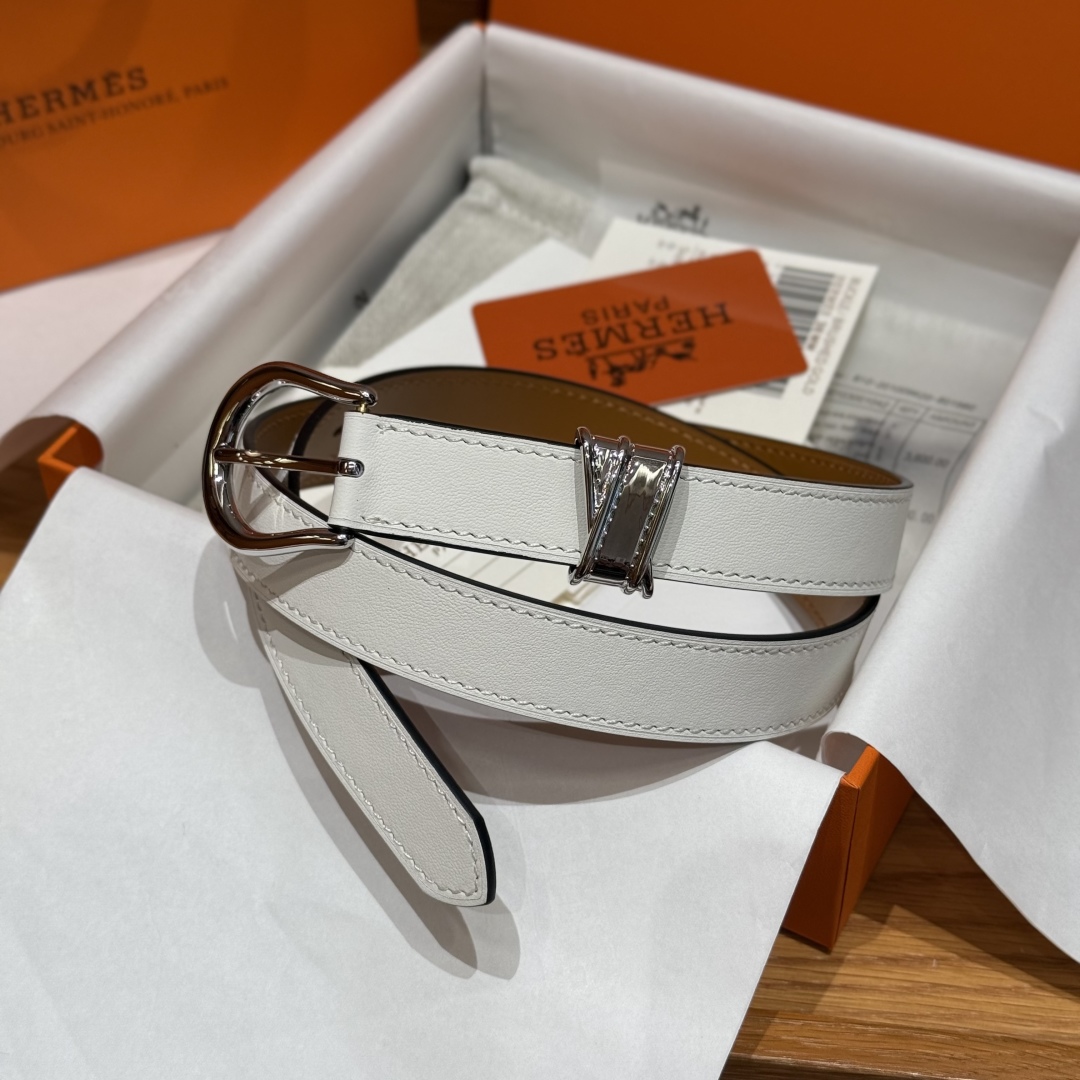 Hermes Ecuyere 24 White Swift Calfskin Leather Belt with Silver Buckle 1 cmp i1754109652963 9928 0 0
