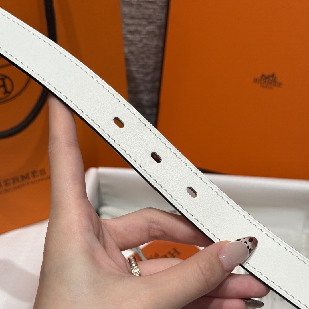 Hermes Ecuyere 24 White Swift Calfskin Leather Belt with Silver Buckle 6 cmp i1754109652977 3314 0 6