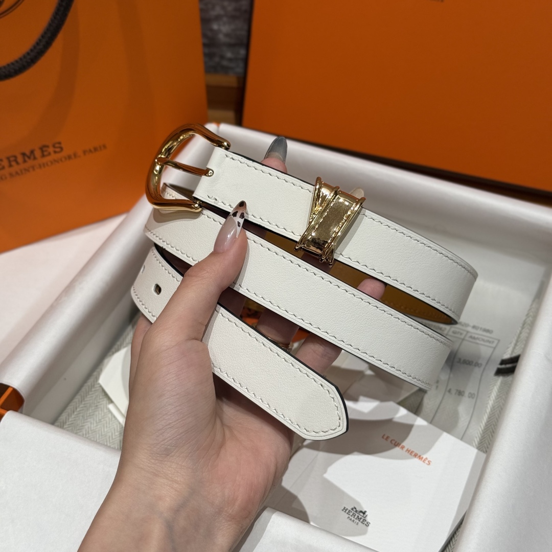 Hermes Women's Ecuyere 24 Belt - Swift Calfskin Leather with Metal Buckle 2 cmp i1754109661661 5153 0 1