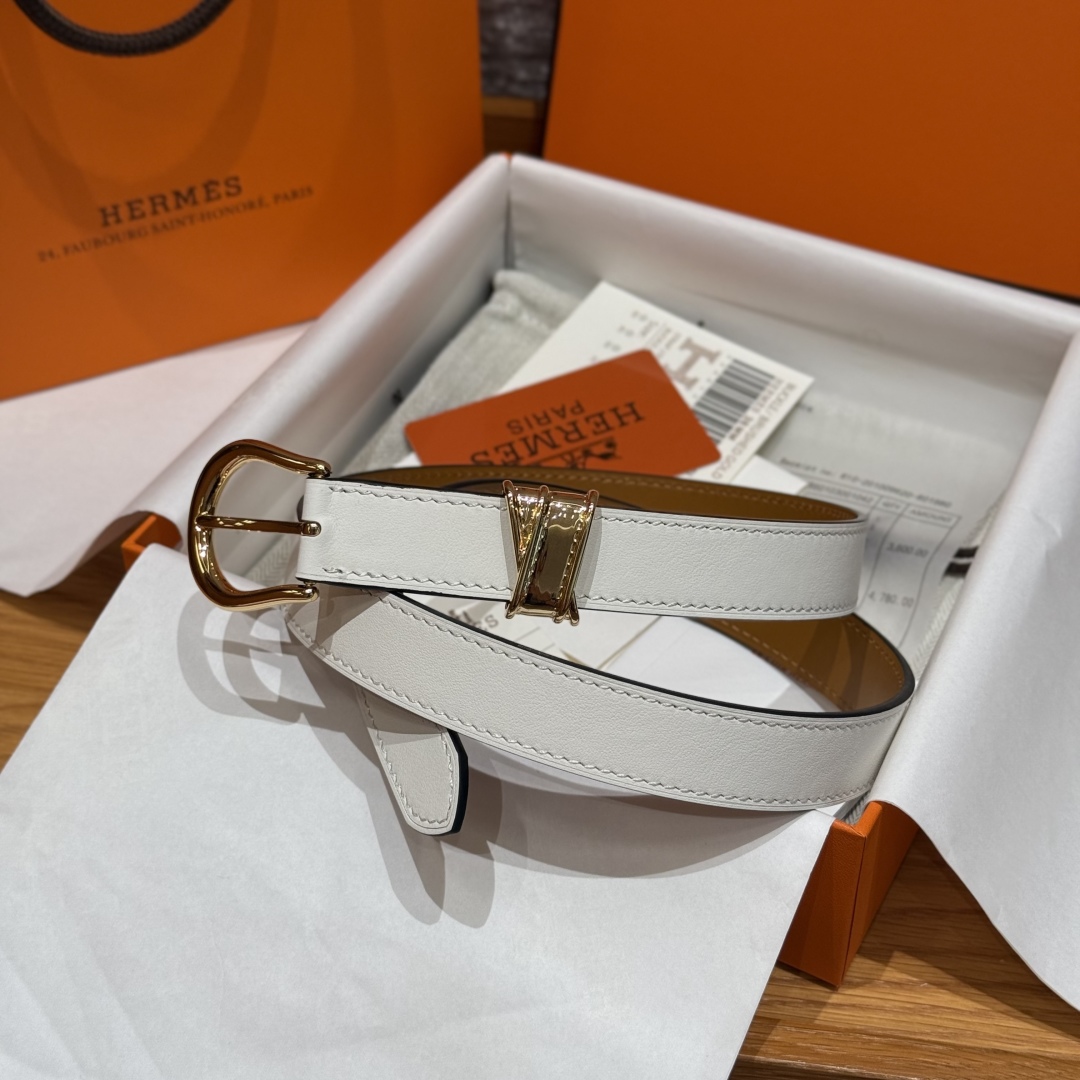 Hermes Women's Ecuyere 24 Belt - Swift Calfskin Leather with Metal Buckle 1 cmp i1754109662351 5837 0 0