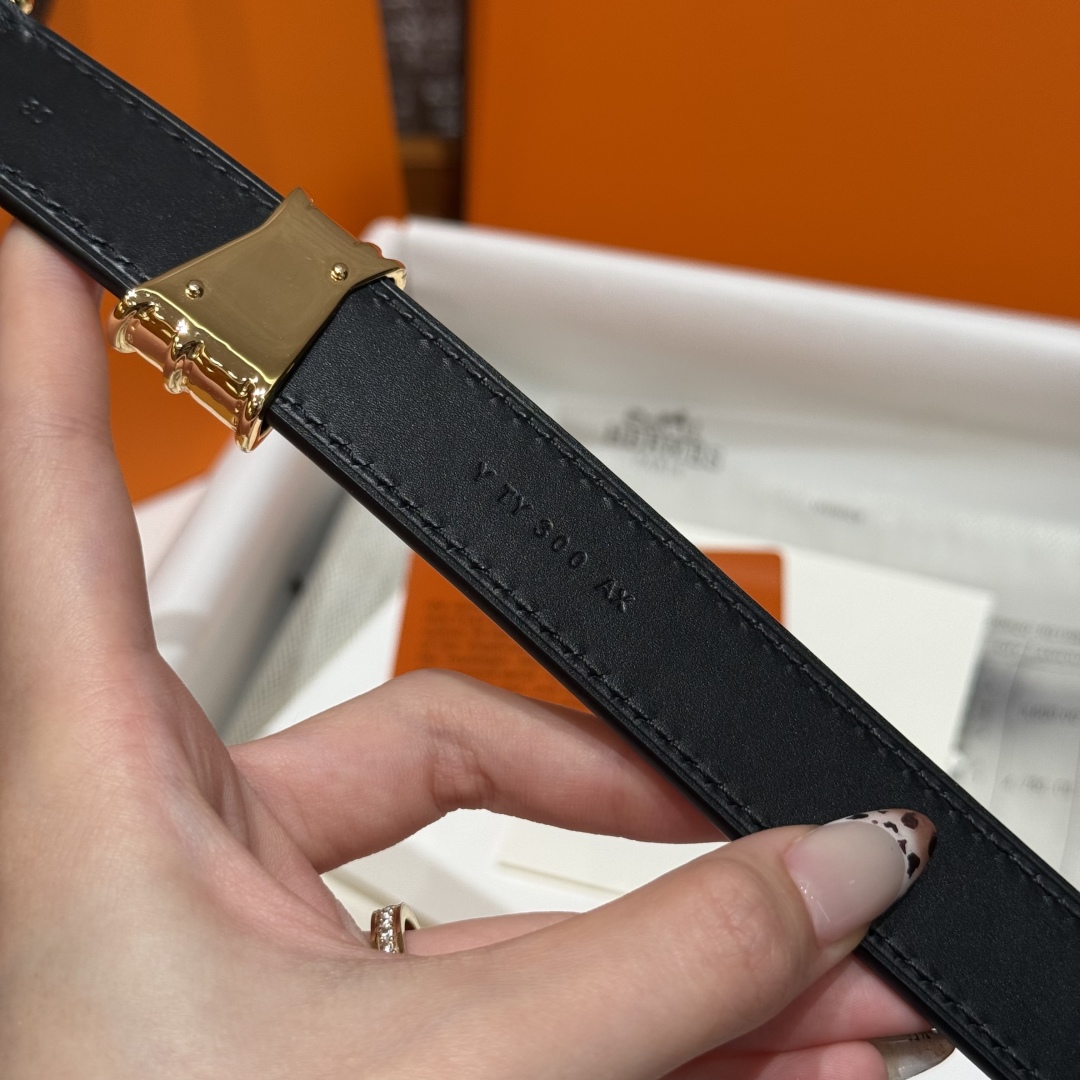 Hermès Women's Écuyère 24 Black Swift Calfskin Belt with Metal Buckle 9 cmp i1754109761542 4545 0 4