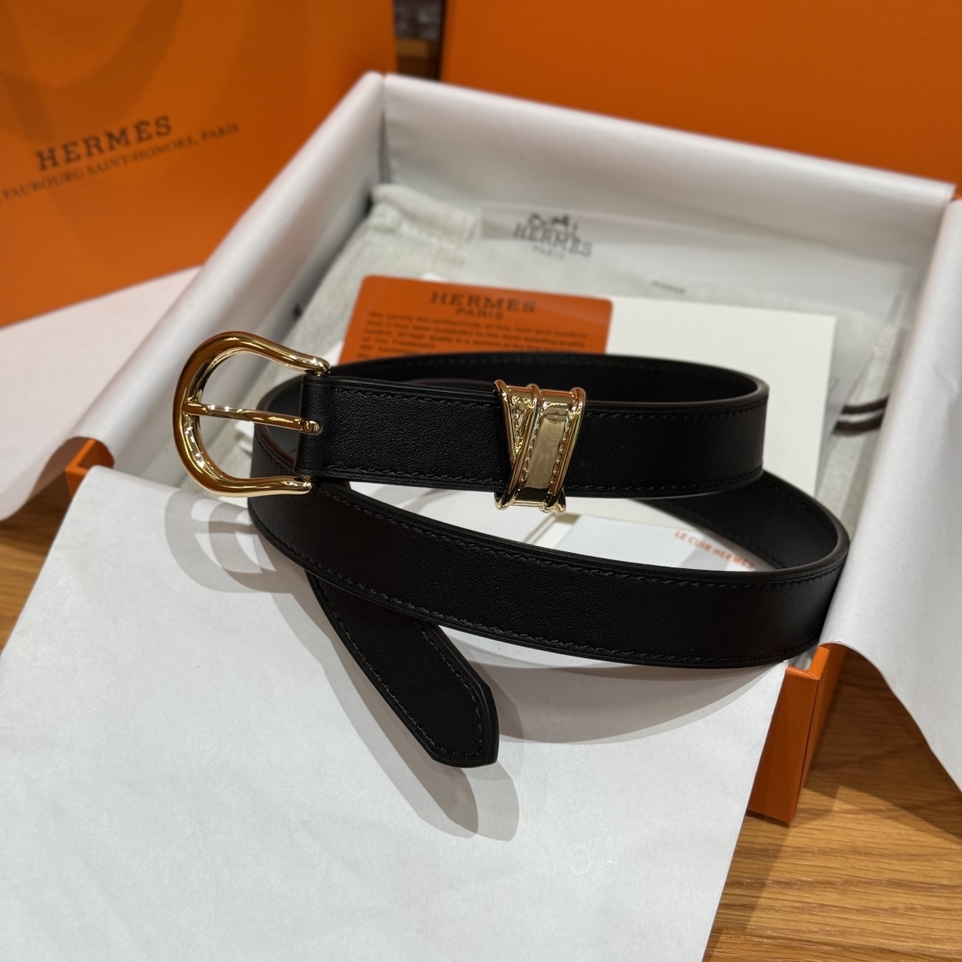 Hermès Women's Écuyère 24 Black Swift Calfskin Belt with Metal Buckle 2 cmp i1754109761542 7764 0 0