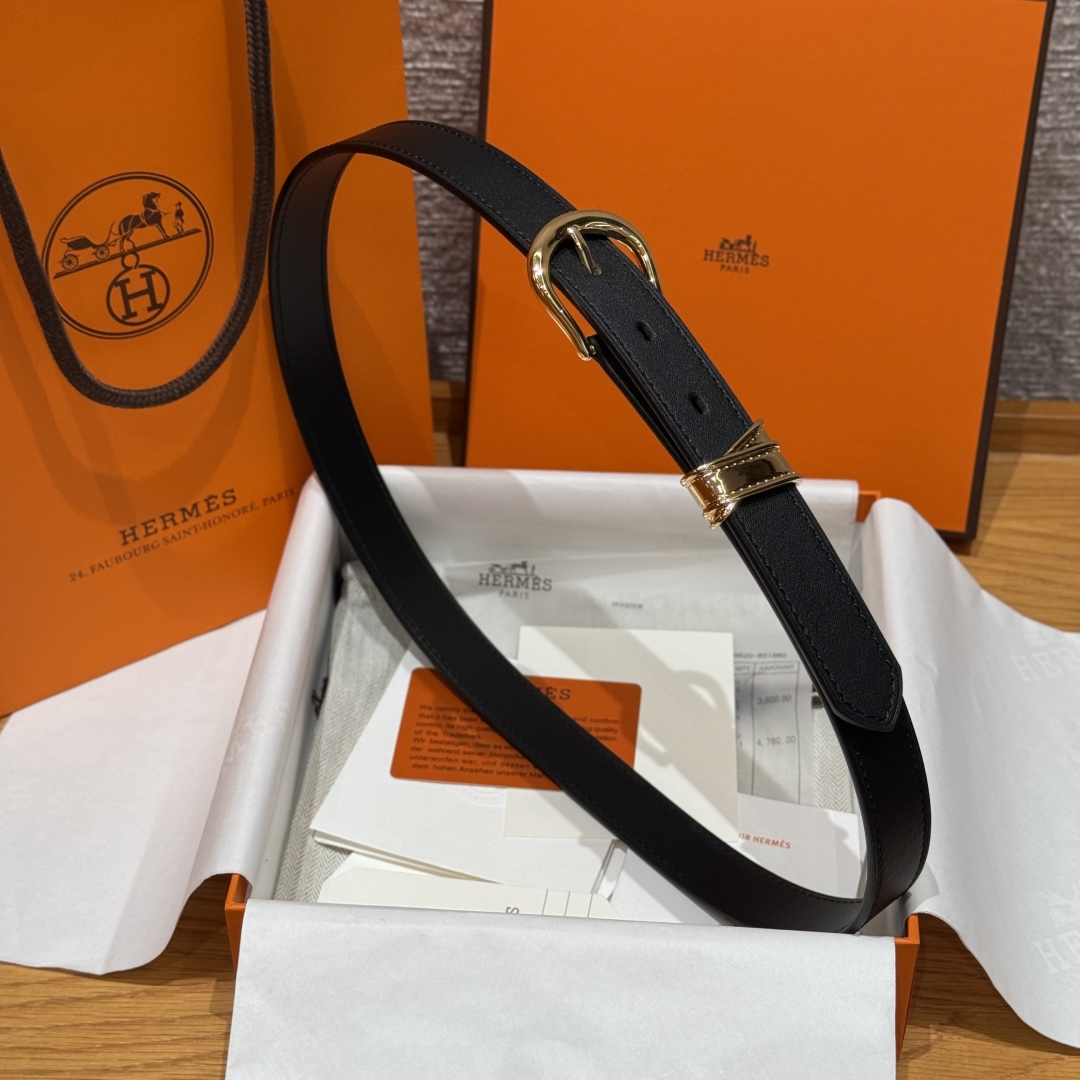 Hermès Women's Écuyère 24 Black Swift Calfskin Belt with Metal Buckle 4 cmp i1754109761548 2059 0 7