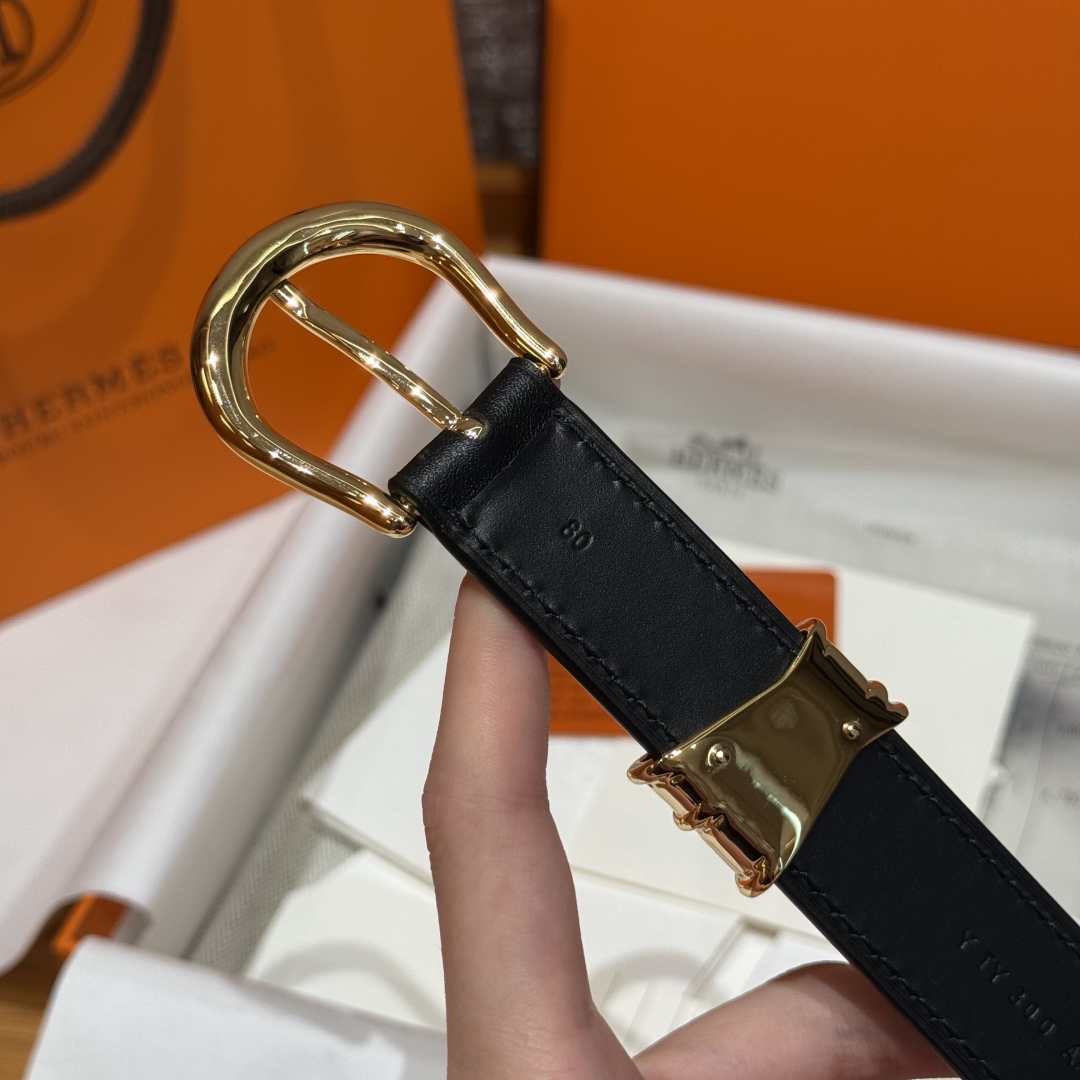 Hermès Women's Écuyère 24 Black Swift Calfskin Belt with Metal Buckle 7 cmp i1754109761551 2956 0 5