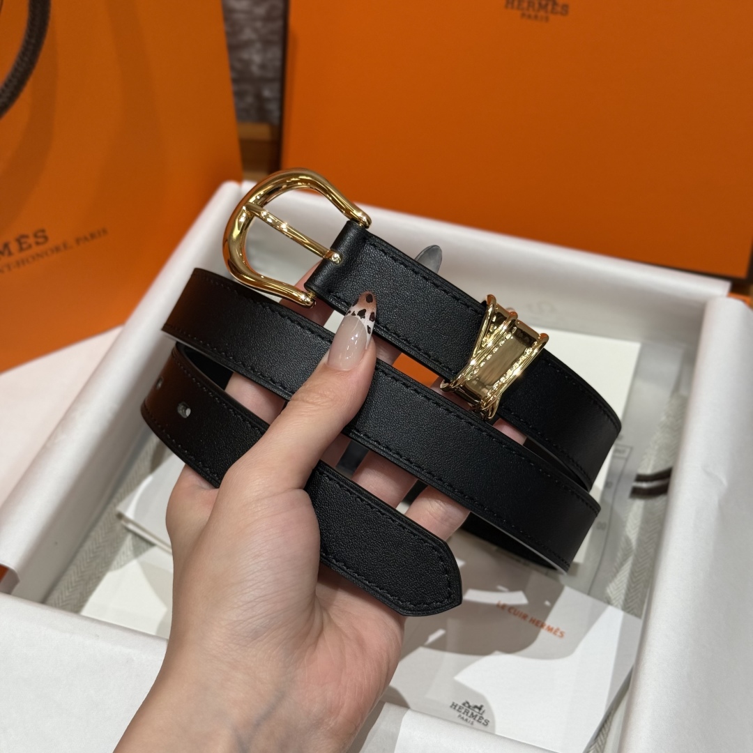Hermès Women's Écuyère 24 Black Swift Calfskin Belt with Metal Buckle 3 cmp i1754109763627 6471 0 1