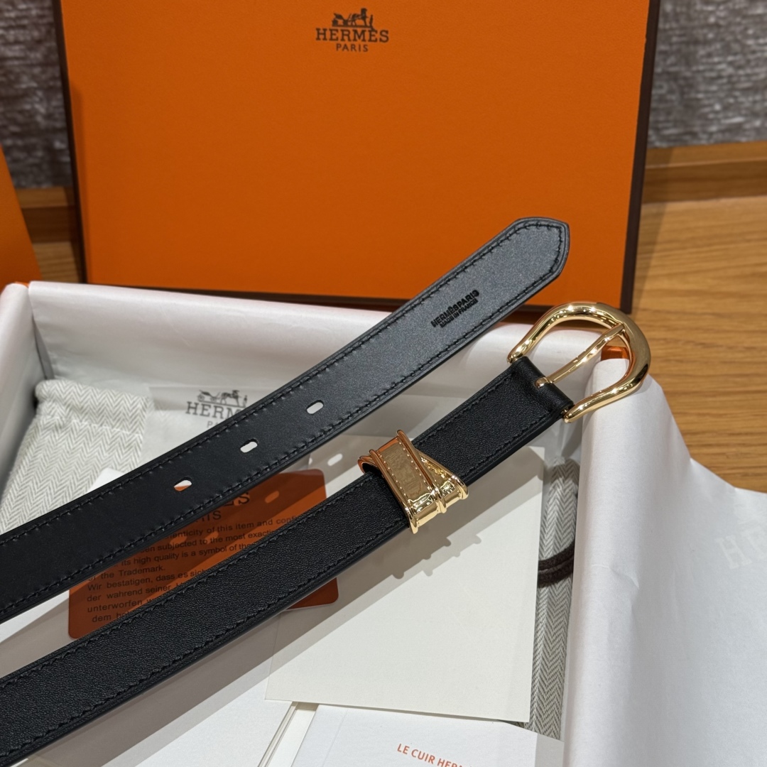 Hermès Women's Écuyère 24 Black Swift Calfskin Belt with Metal Buckle 6 cmp i1754109763641 183 0 2