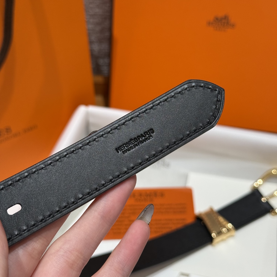 Hermès Women's Écuyère 24 Black Swift Calfskin Belt with Metal Buckle 10 cmp i1754109763643 9426 0 3