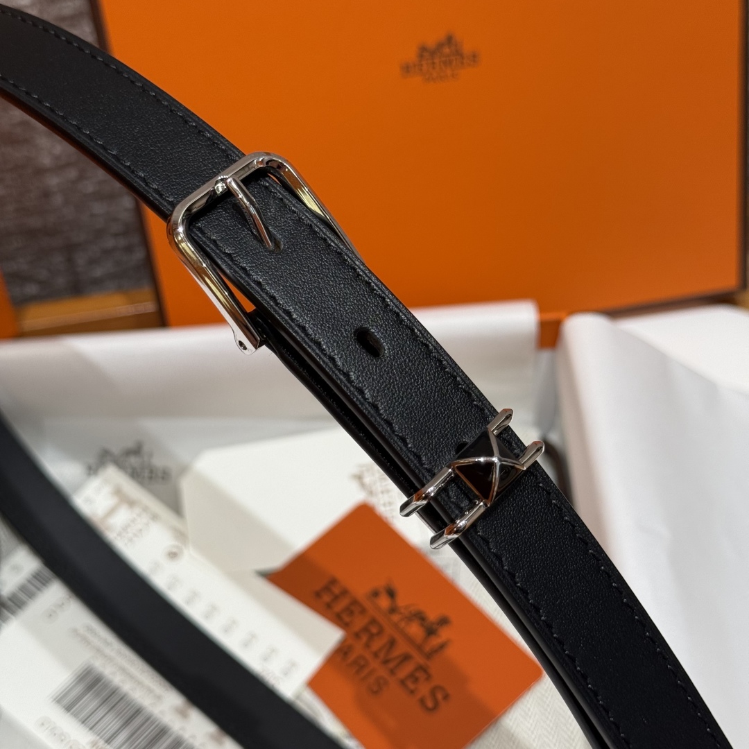 Hermès Mini Clou 20 Black Swift Leather Belt with Gold Plated Buckle 5 cmp i1754109929982 5779 0 8
