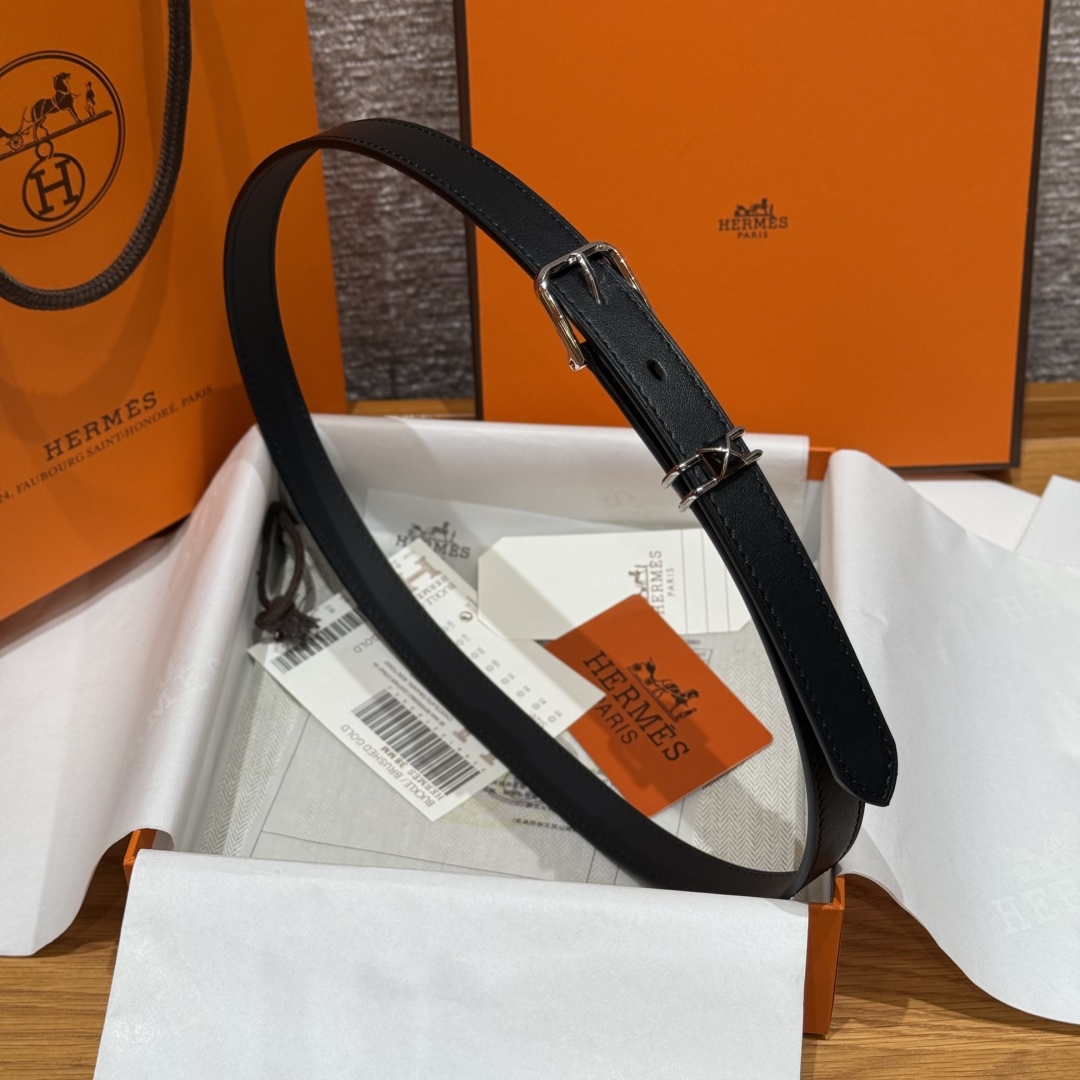 Hermès Mini Clou 20 Black Swift Leather Belt with Gold Plated Buckle 4 cmp i1754109931402 4944 0 7