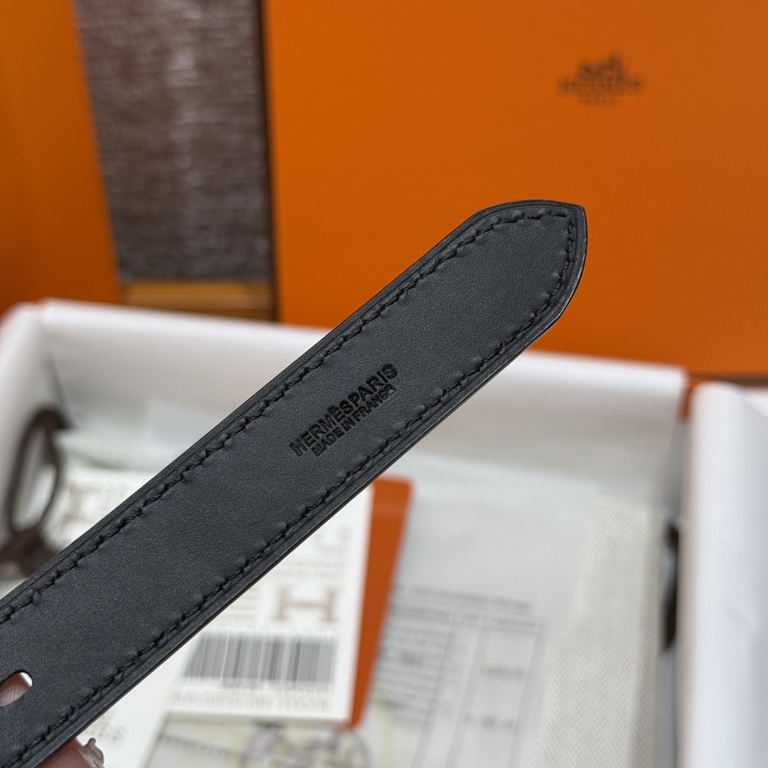 Hermes Mini Clou 20 Black Swift Leather Belt with Gold-Plated Buckle 9 cmp i1754109980094 1063 0 3