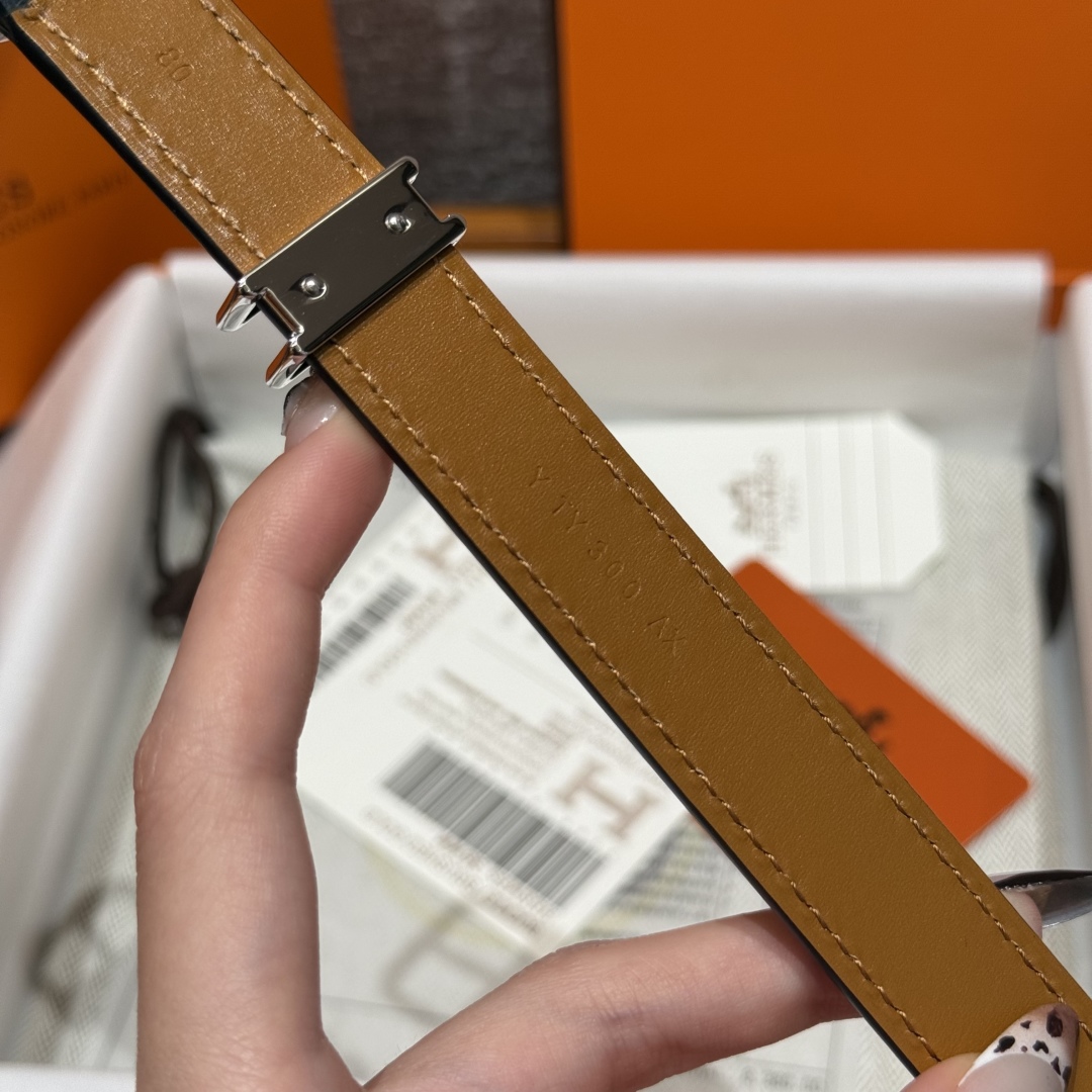 Hermes Mini Clou 20 Belt in Swift Calfskin with Gold Plated Buckle 9 cmp i1754113913869 5577 0 4