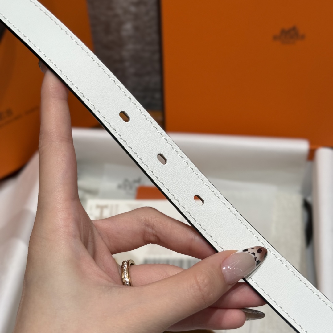 Hermès Mini Clou 20 White Swift Leather Belt with Gold Plated Buckle 7 cmp i1754113988507 8876 0 5