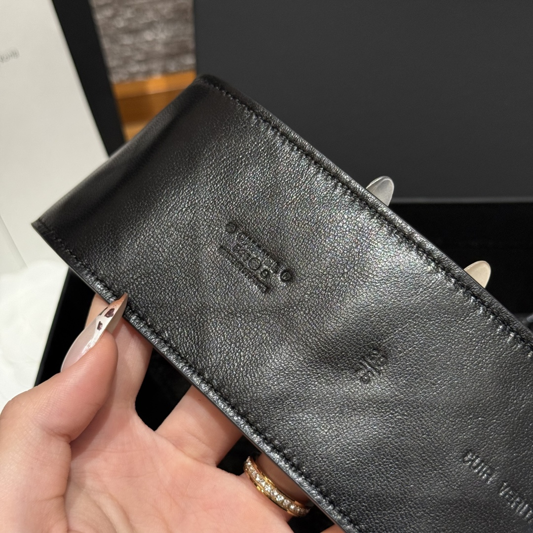香家宽版女士腰带 在2025春夏高级成衣系列中-Chinese wholesaler seller Clothes Bags handbags wholesale Shoes High Quatity wholesaler seller Cheap Sneakers from China Factory Chinese suppliers china wholesale clothing wholesaler seller 香家宽版女士腰带 在2025春夏高级成衣系列中