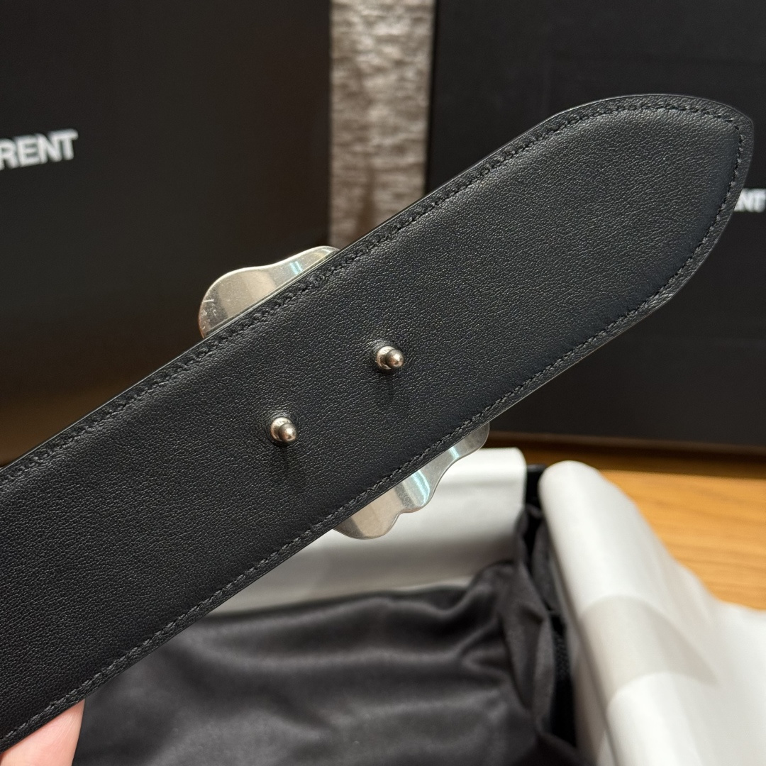 圣家新款女士腰带 这是一款充满时尚个性魅力的腰带 采用优质的牛皮革材质打造-Chinese UA Cheap High Quatity Brand Clothes Bags handbags Sneakers wholesale wholesaler seller from China Factory suppliers Fashion Clothing Shoes best Quality Beautiful Price 圣家新款女士腰带 这是一款充满时尚个性魅力的腰带 采用优质的牛皮革材质打造