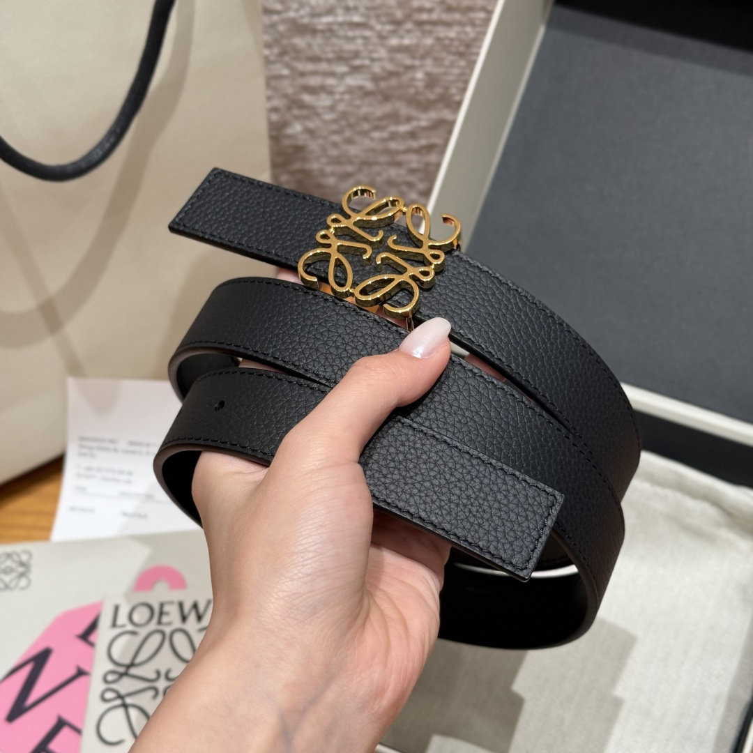 -新款女士腰带EWE 意威经典LOGO腰带实用性很强光滑小牛皮双面腰带，配有EWE Anagram搭扣腰