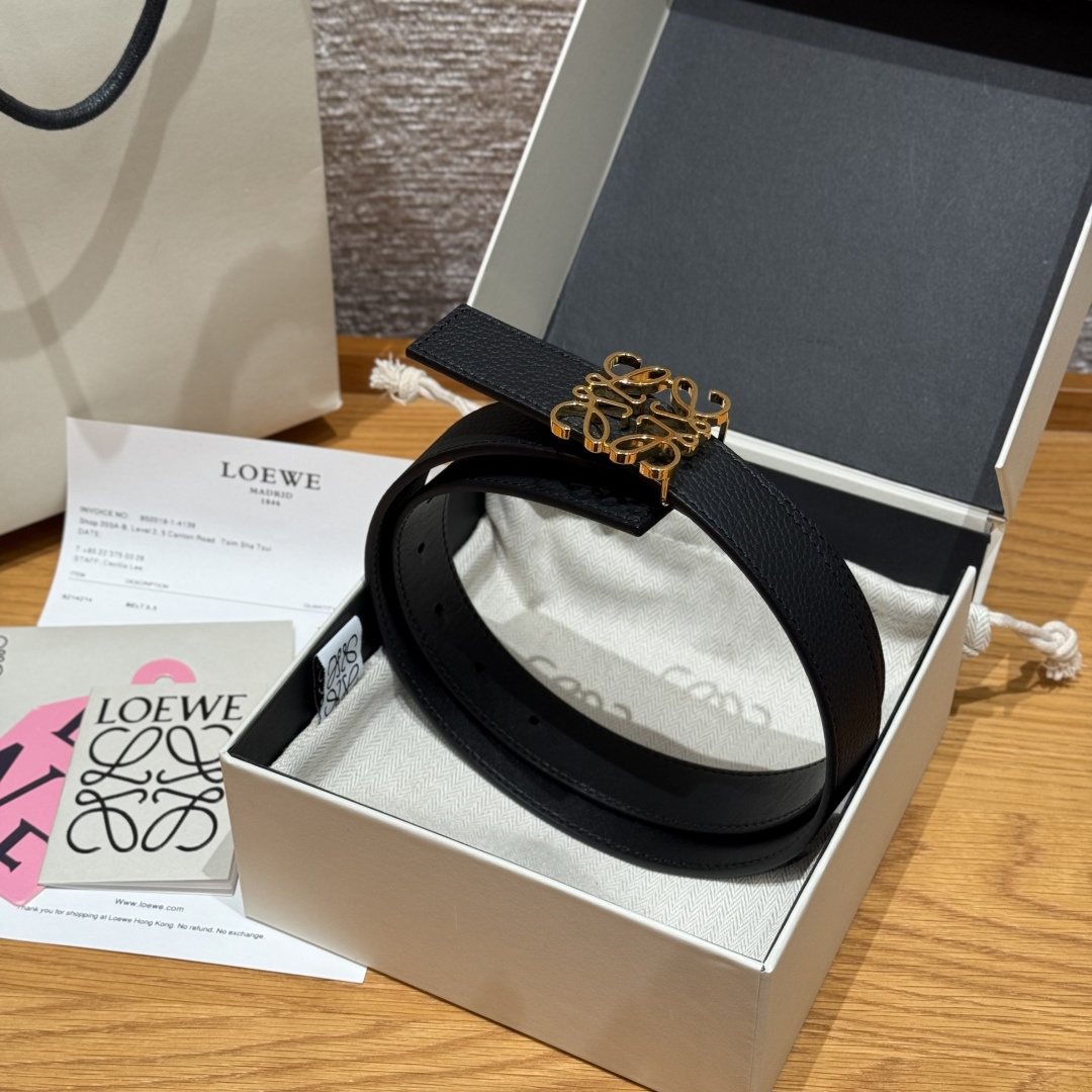 -新款女士腰带EWE 意威经典LOGO腰带实用性很强光滑小牛皮双面腰带，配有EWE Anagram搭扣腰
