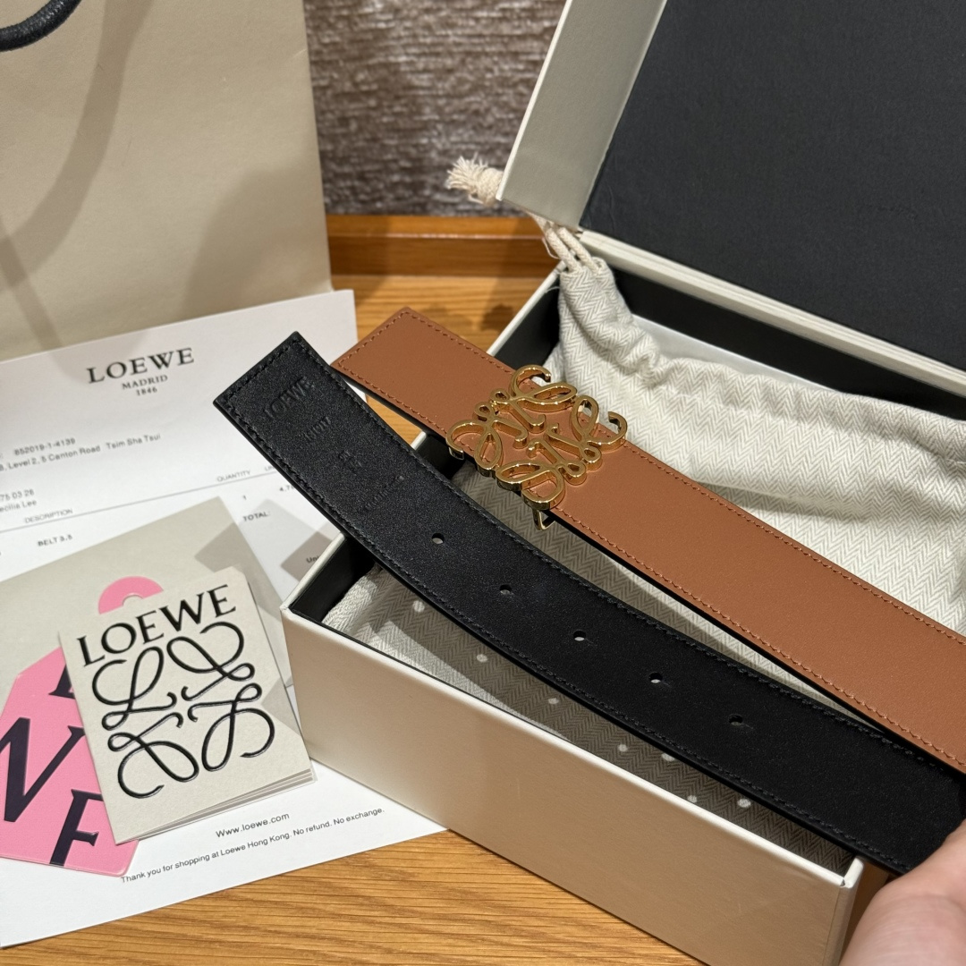 -新款女士腰带EWE 意威经典LOGO腰带实用性很强光滑小牛皮双面腰带，配有EWE Anagram搭扣腰