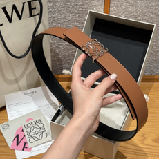 -新款女士腰带EWE 意威经典LOGO腰带实用性很强光滑小牛皮双面腰带,配有EWE Anagram搭扣腰 -新款女士腰带EWE 意威经典LOGO腰带实用性很强光滑小牛皮双面腰带,配有EWE Anagram搭扣腰
